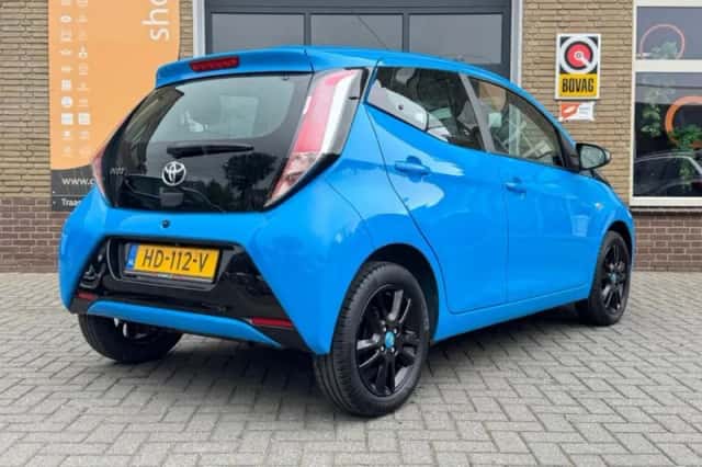Toyota Aygo (2015) thumbnail 2