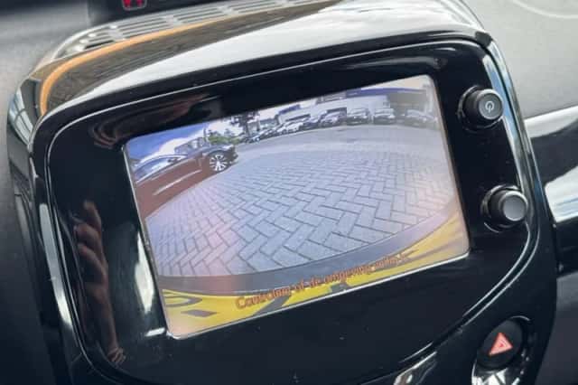 Toyota Aygo (2015) thumbnail 15