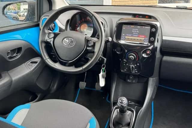 Toyota Aygo (2015) thumbnail 3