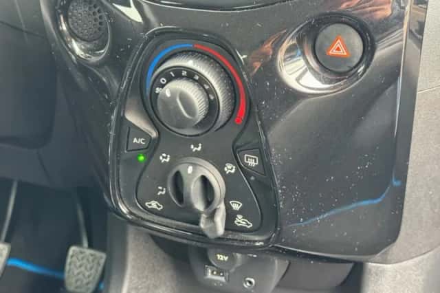 Toyota Aygo (2015) thumbnail 21