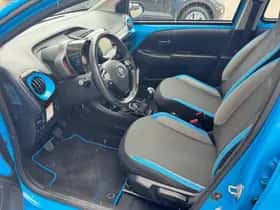 Toyota Aygo (2015) thumbnail 21