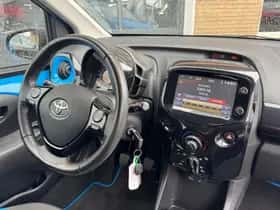 Toyota Aygo (2015) thumbnail 26