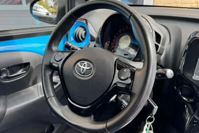 Toyota Aygo (2015) thumbnail 32