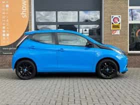 Toyota Aygo (2015) thumbnail 35