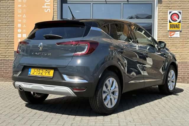 Renault Captur (2020) thumbnail 2