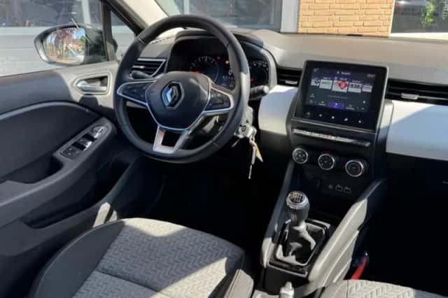 Renault Clio (2024) thumbnail 3