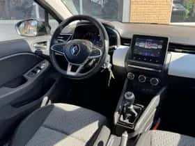 Renault Clio (2024) thumbnail 3
