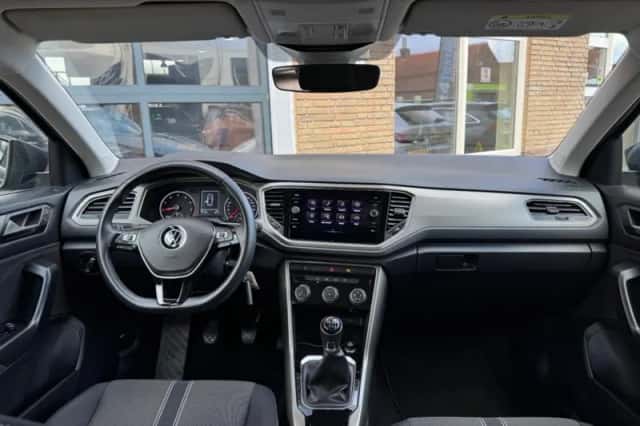 Volkswagen T-Roc (2020) thumbnail 3
