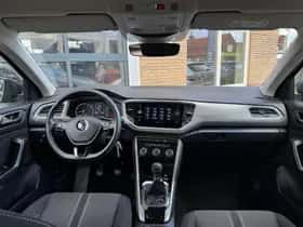 Volkswagen T-Roc (2020) thumbnail 3