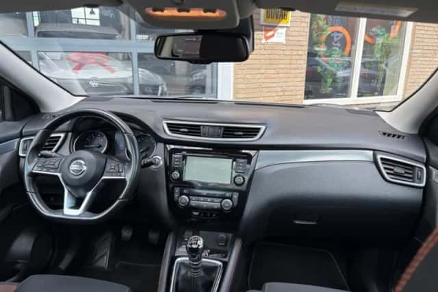 Nissan Qashqai (2019) thumbnail 3