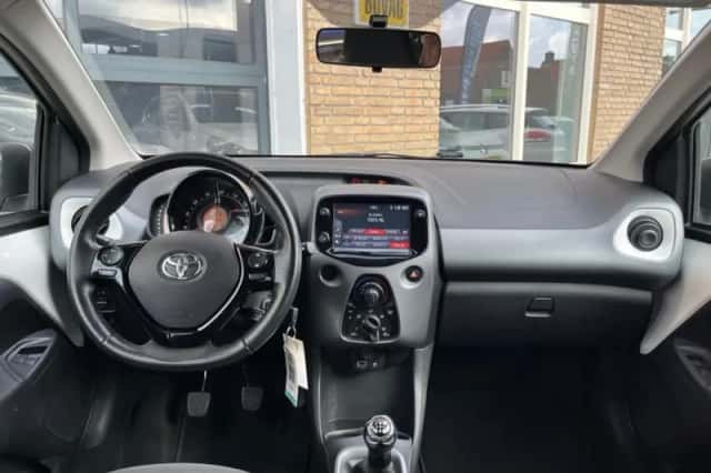 Toyota Aygo (2018) thumbnail 12