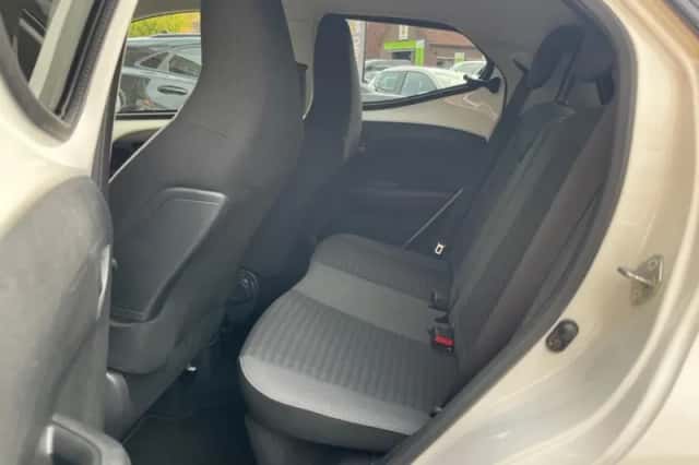 Toyota Aygo (2018) thumbnail 23