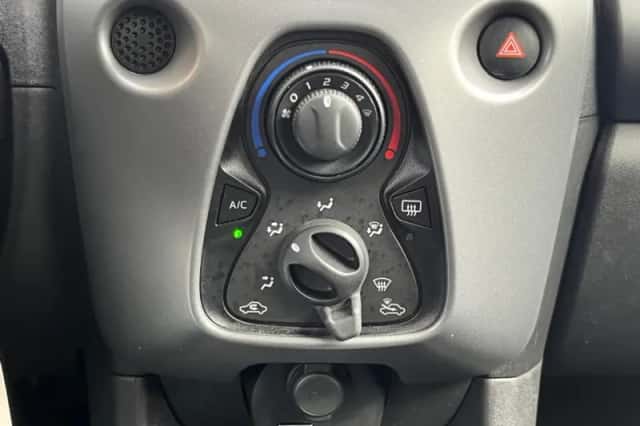 Toyota Aygo (2018) thumbnail 27
