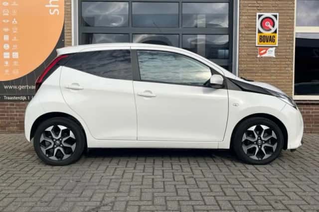 Toyota Aygo (2018) thumbnail 32