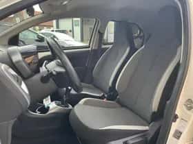 Toyota Aygo (2018) thumbnail 33
