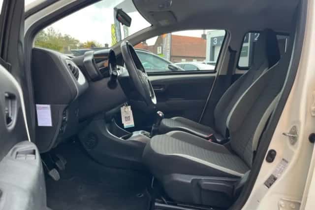 Toyota Aygo (2018) thumbnail 35