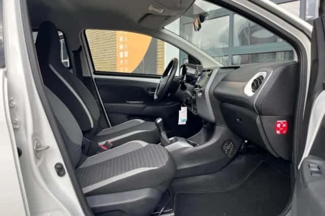 Toyota Aygo (2018) thumbnail 37