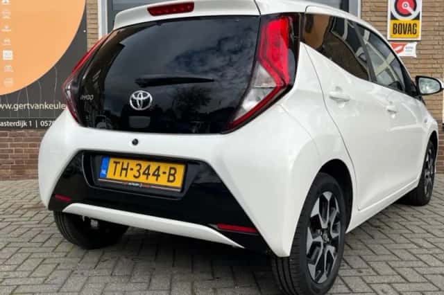 Toyota Aygo (2018) thumbnail 38