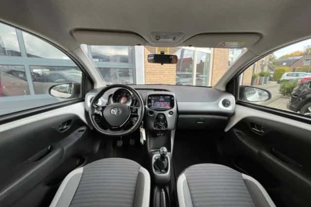 Toyota Aygo (2018) thumbnail 43