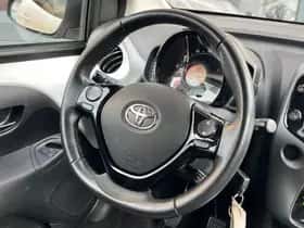 Toyota Aygo (2018) thumbnail 45