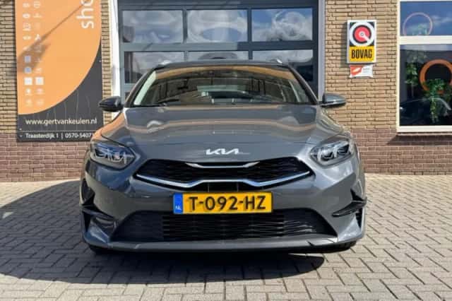 Kia Ceed (2023) thumbnail 3