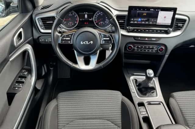 Kia Ceed (2023) thumbnail 23
