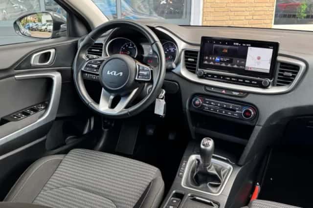 Kia Ceed (2023) thumbnail 4