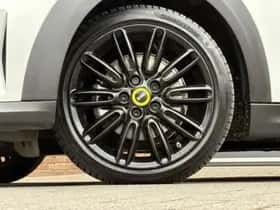 MINI MINI (2022) thumbnail 12