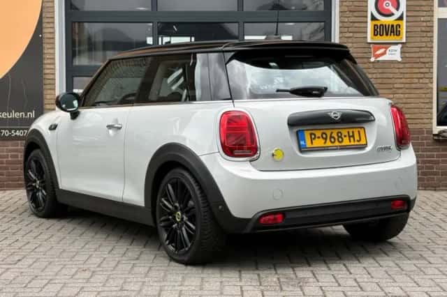 MINI MINI (2022) thumbnail 15