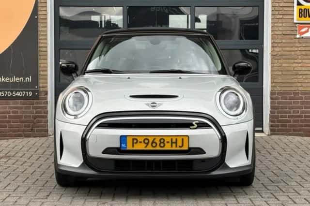 MINI MINI (2022) thumbnail 17