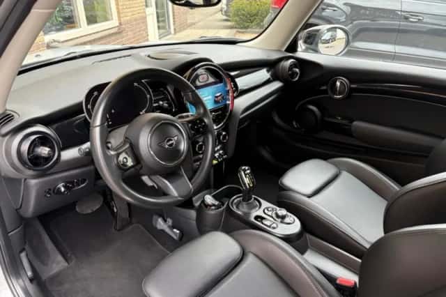 MINI MINI (2022) thumbnail 27