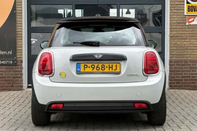 MINI MINI (2022) thumbnail 28