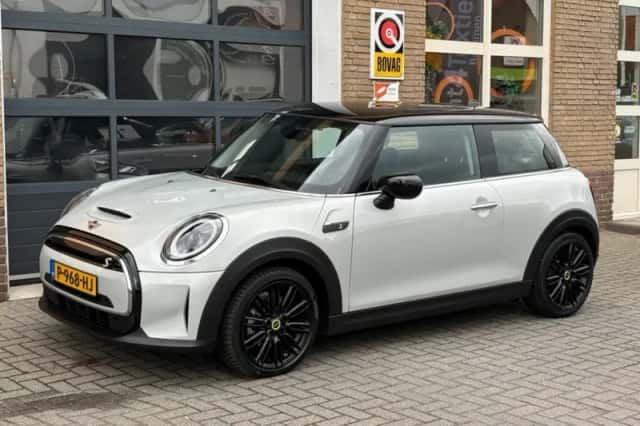 MINI MINI (2022) thumbnail 33