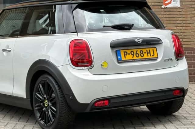 MINI MINI (2022) thumbnail 35