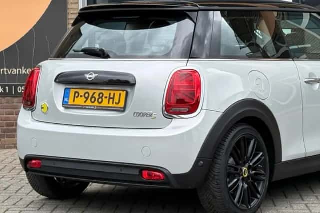MINI MINI (2022) thumbnail 37
