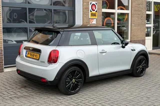 MINI MINI (2022) thumbnail 38