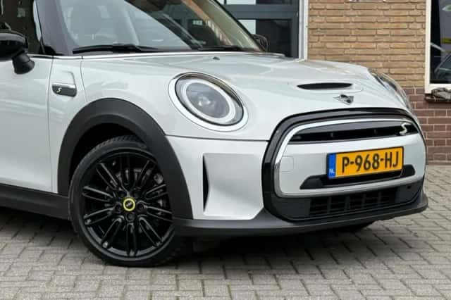 MINI MINI (2022) thumbnail 48