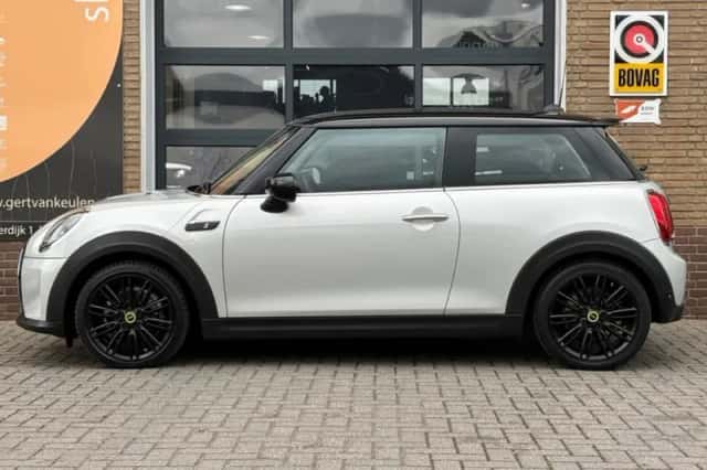 MINI MINI (2022) thumbnail 8