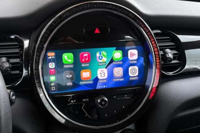 MINI MINI (2022) thumbnail 9