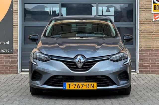 Renault Clio (2023) thumbnail 2