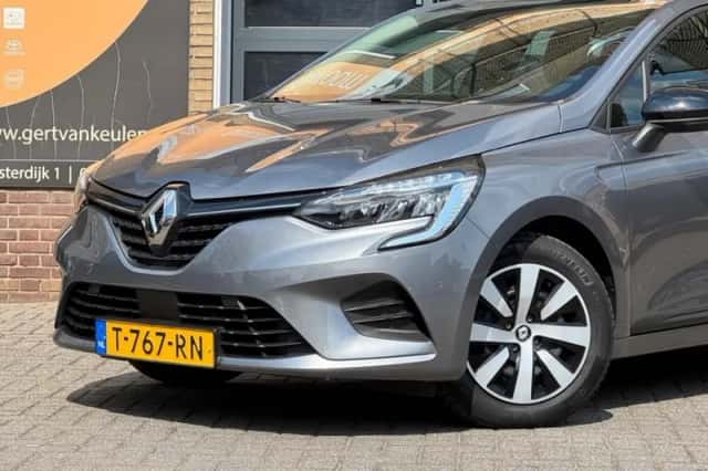 Renault Clio (2023) thumbnail 3