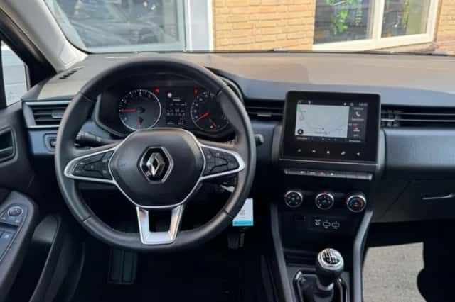 Renault Clio (2023) thumbnail 24
