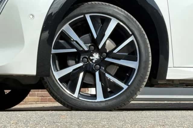 Peugeot 208 (2021) thumbnail 11