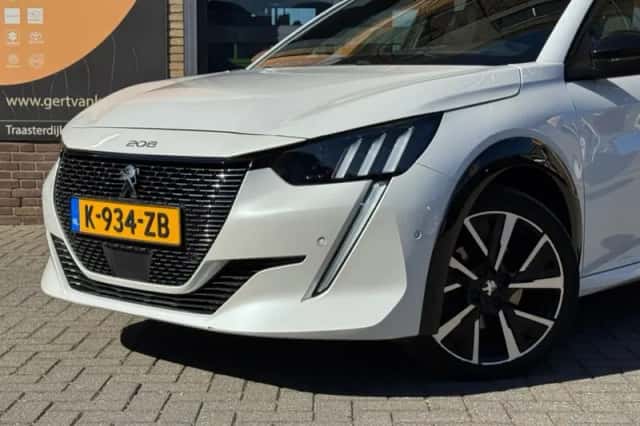 Peugeot 208 (2021) thumbnail 33