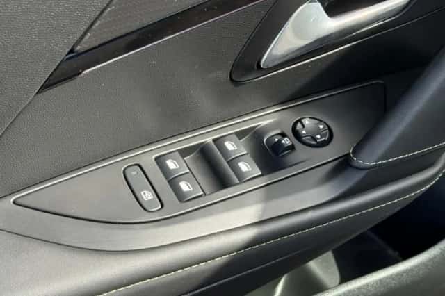 Peugeot 208 (2021) thumbnail 40