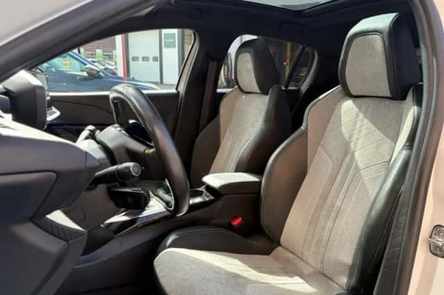 Peugeot 208 (2021) thumbnail 5