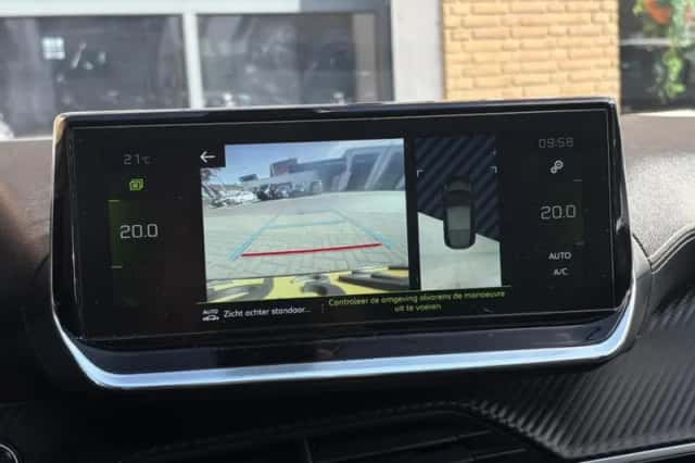 Peugeot 208 (2021) thumbnail 8