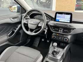 Ford Focus (2022) thumbnail 4