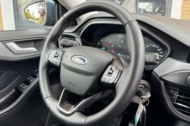 Ford Focus (2022) thumbnail 32