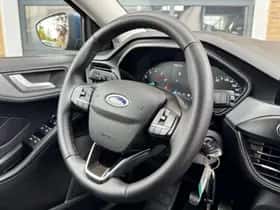 Ford Focus (2022) thumbnail 32